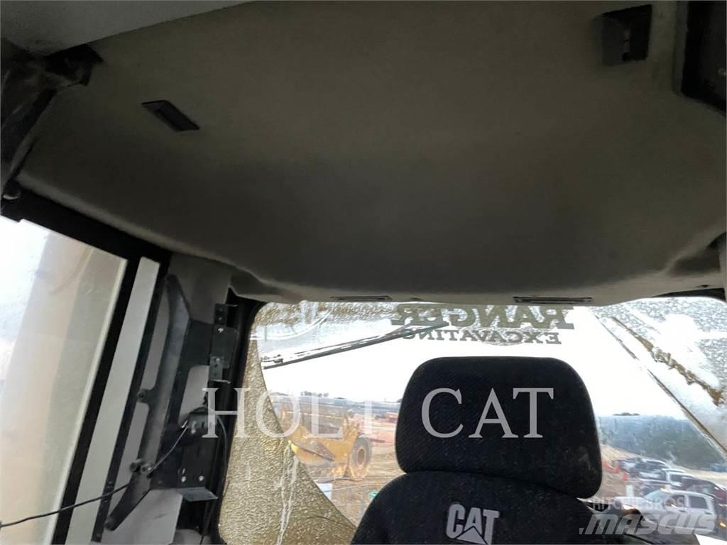 CAT D10T2 Buldožeri guseničari