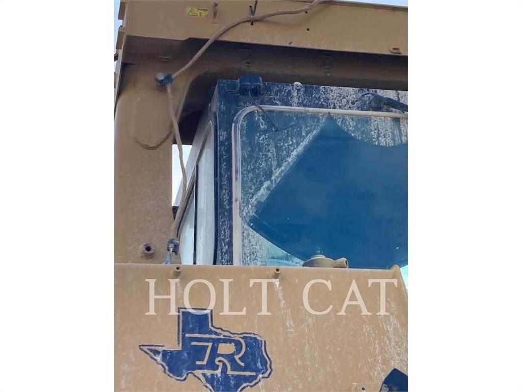 CAT D10T2 Buldožeri guseničari