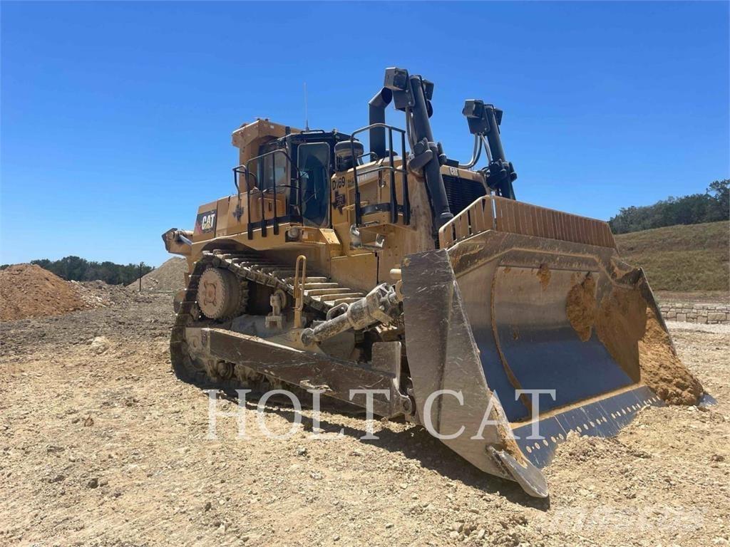 CAT D10T2 Buldožeri guseničari