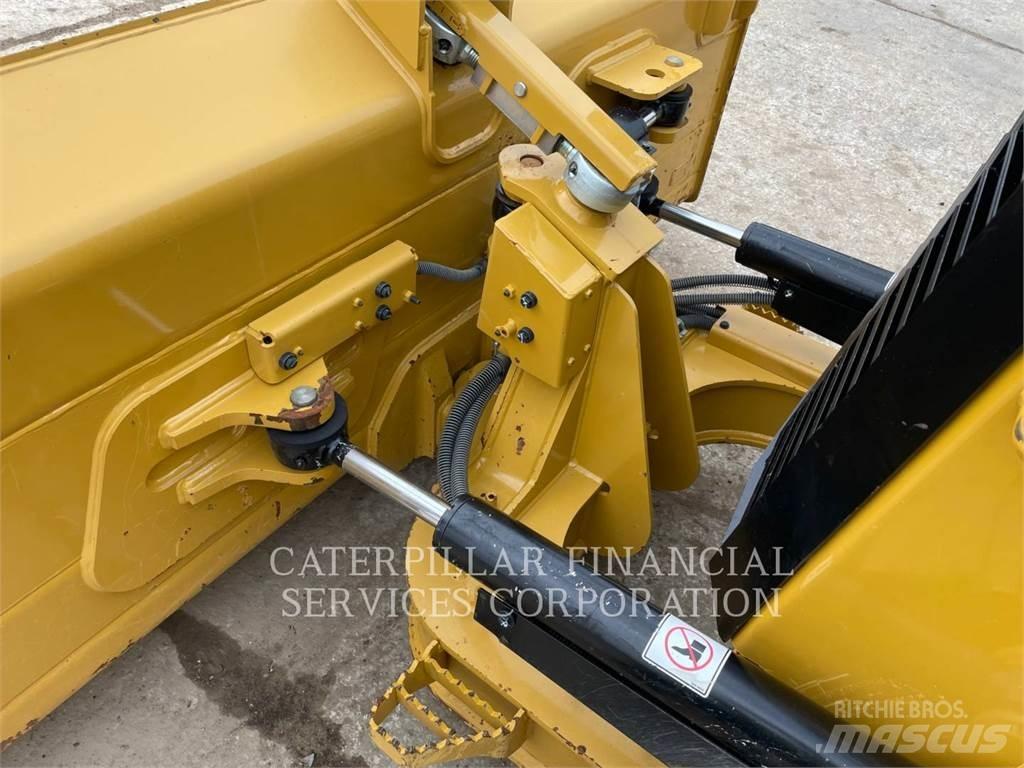 CAT D3 Buldožeri guseničari