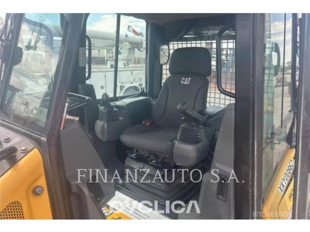 CAT D3 Buldožeri guseničari