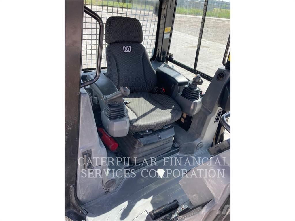 CAT D3-12 Buldožeri guseničari
