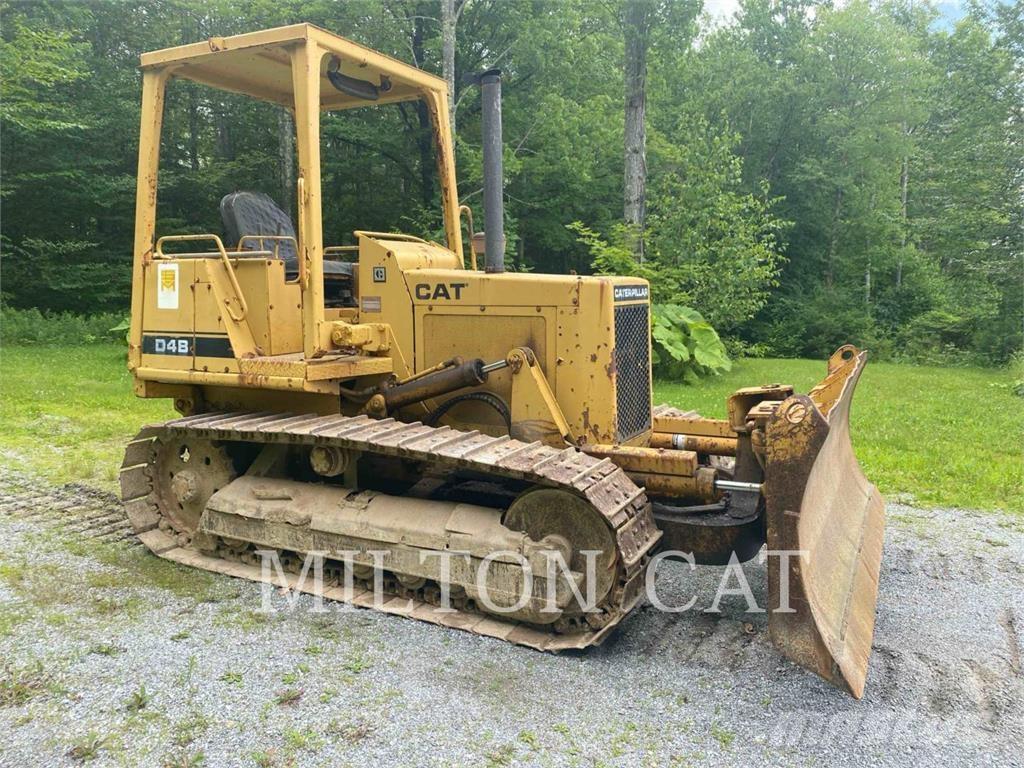 CAT D3B Buldožeri guseničari