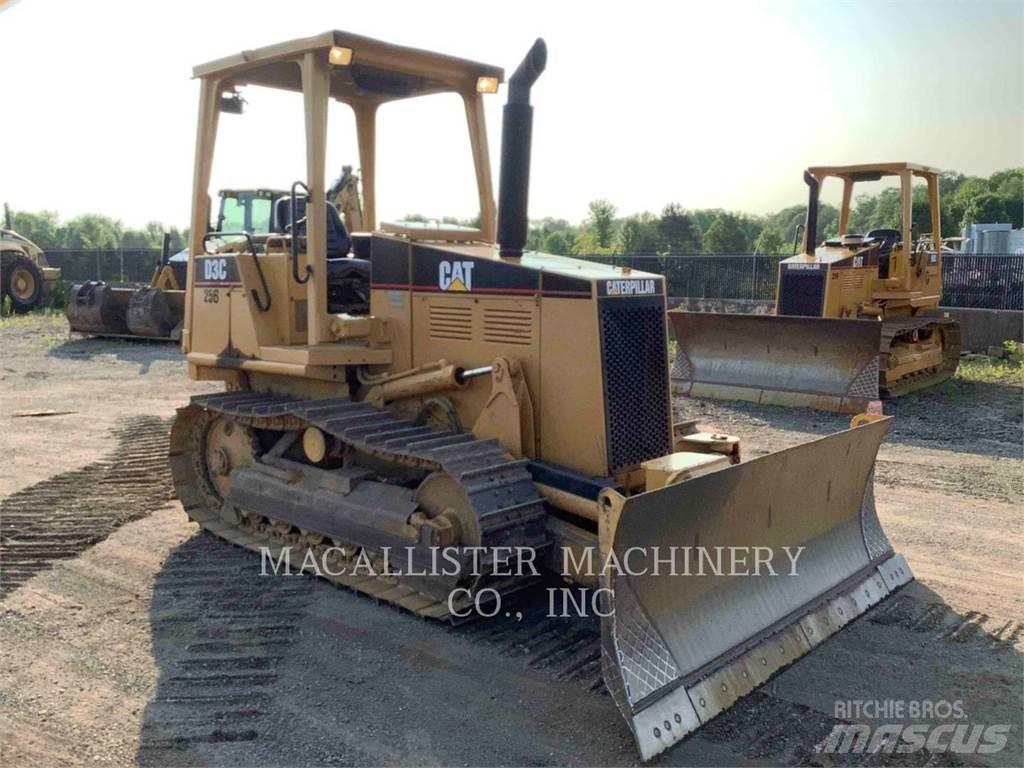 CAT D3CIII Buldožeri guseničari