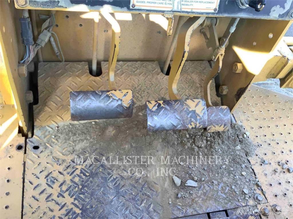 CAT D3CIII Buldožeri guseničari