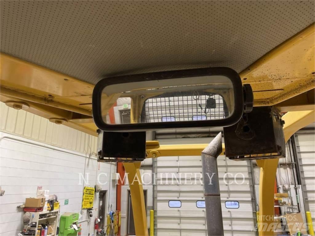 CAT D3G XLCN Buldožeri guseničari