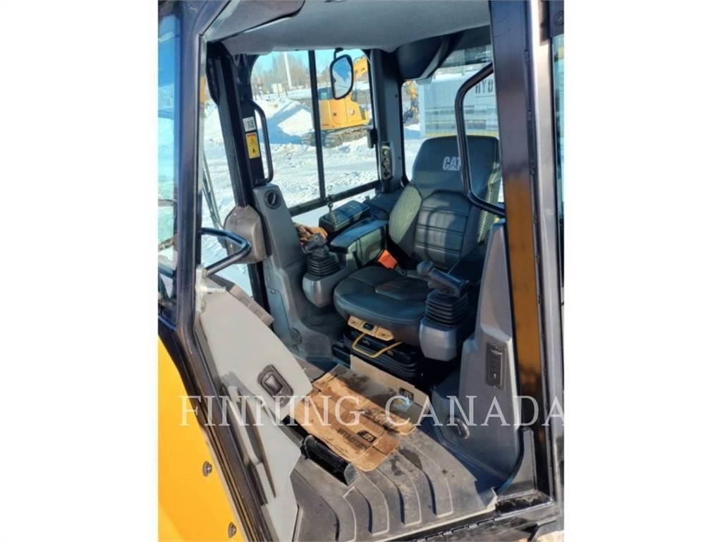 CAT D4-16 Buldožeri guseničari