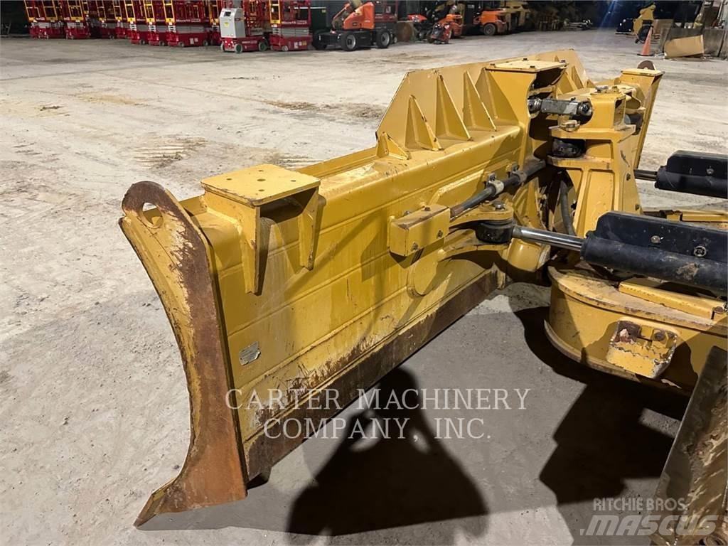 CAT D5-17VP Buldožeri guseničari