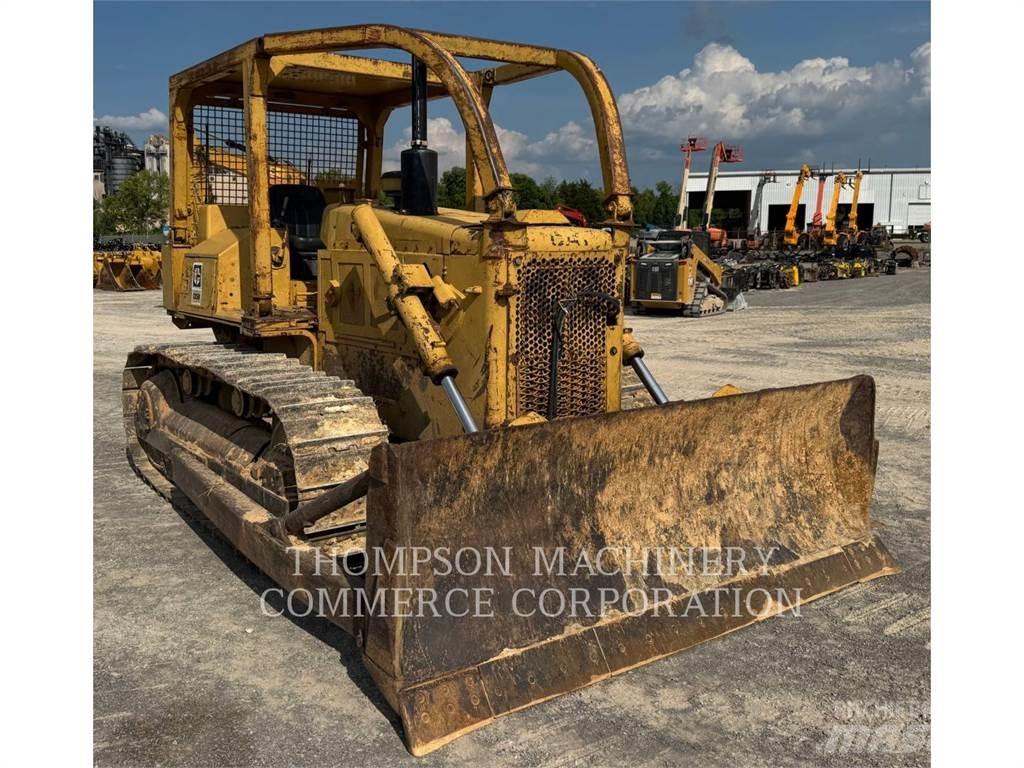 CAT D5B Buldožeri guseničari
