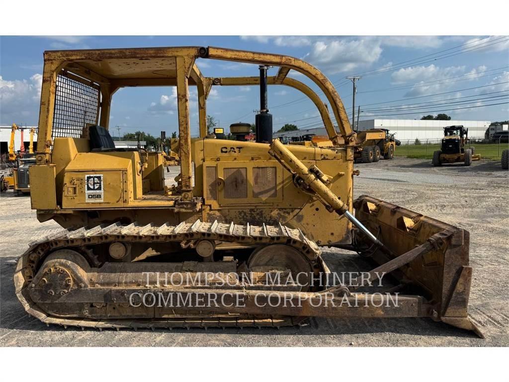 CAT D5B Buldožeri guseničari