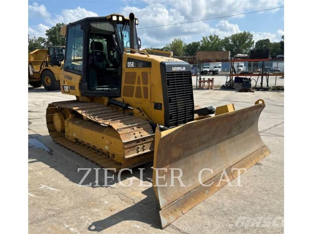 CAT D5K Buldožeri guseničari