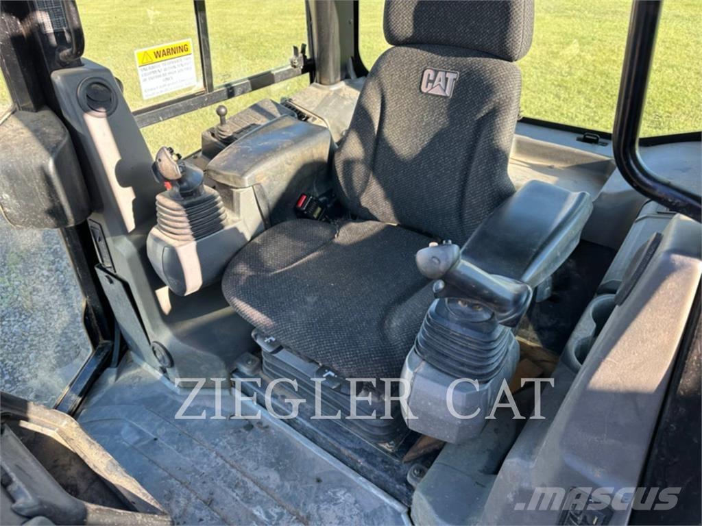 CAT D5K2 Buldožeri guseničari