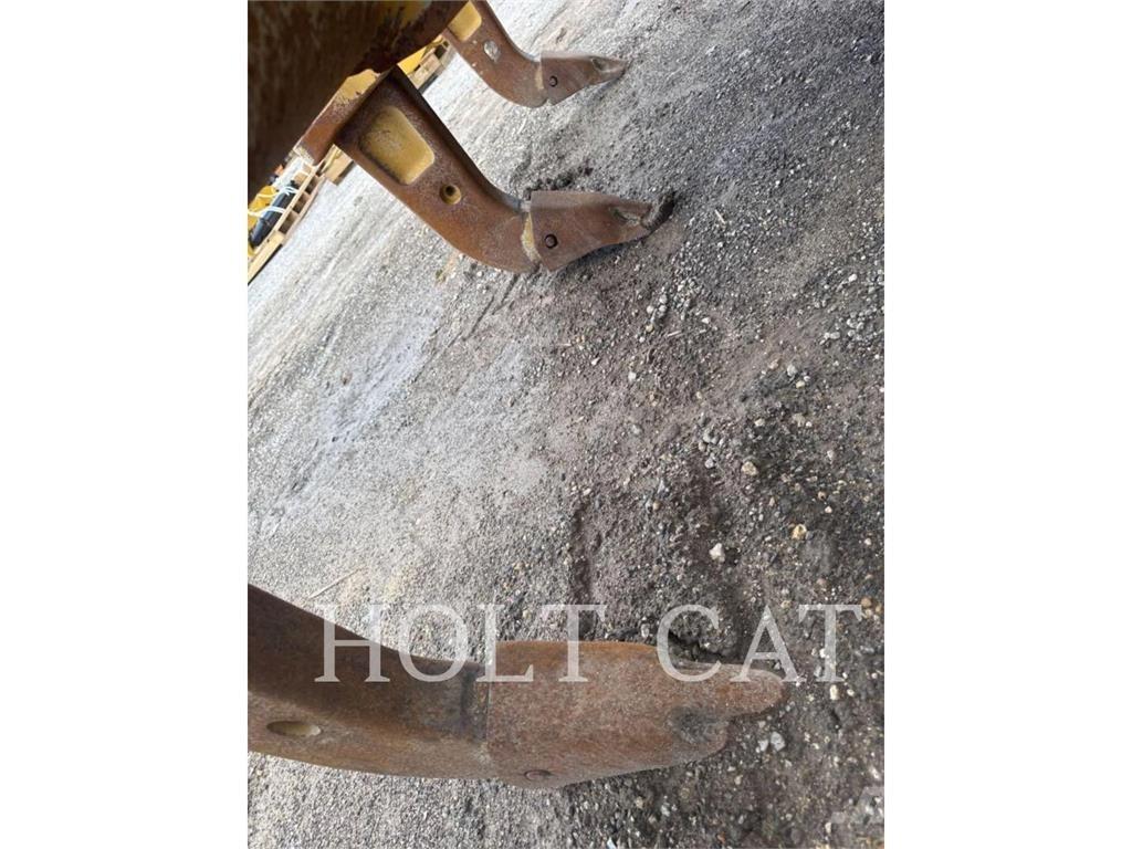 CAT D6 Buldožeri guseničari
