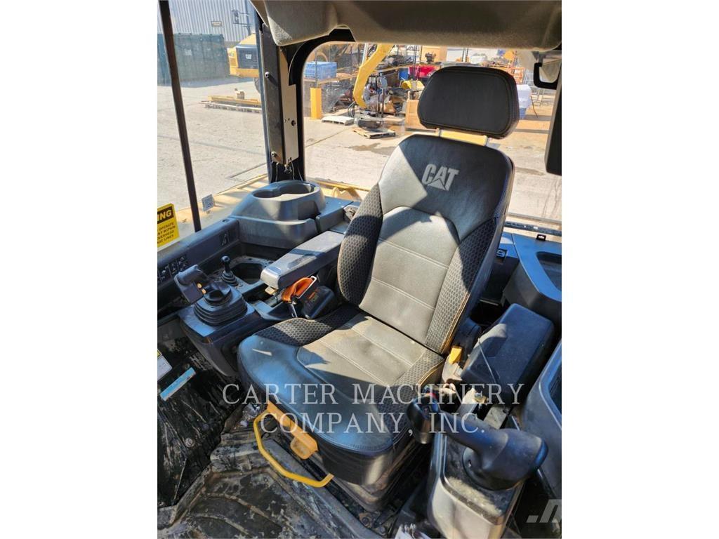 CAT D6 Buldožeri guseničari