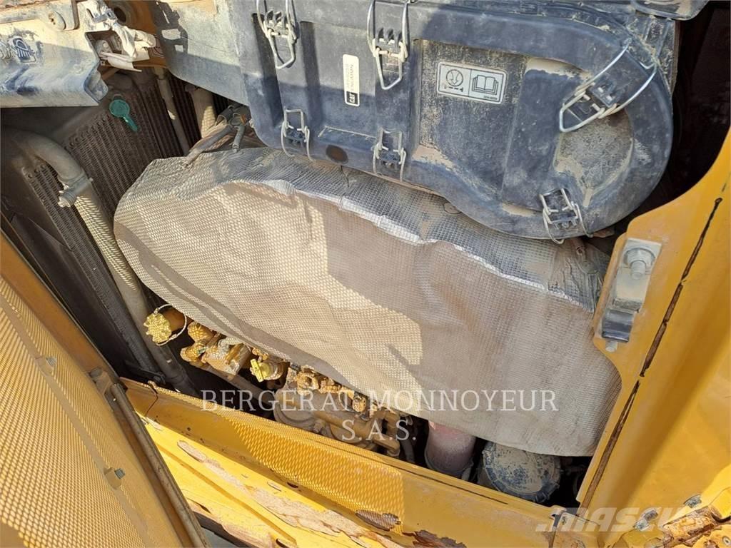 CAT D6 XE Buldožeri guseničari