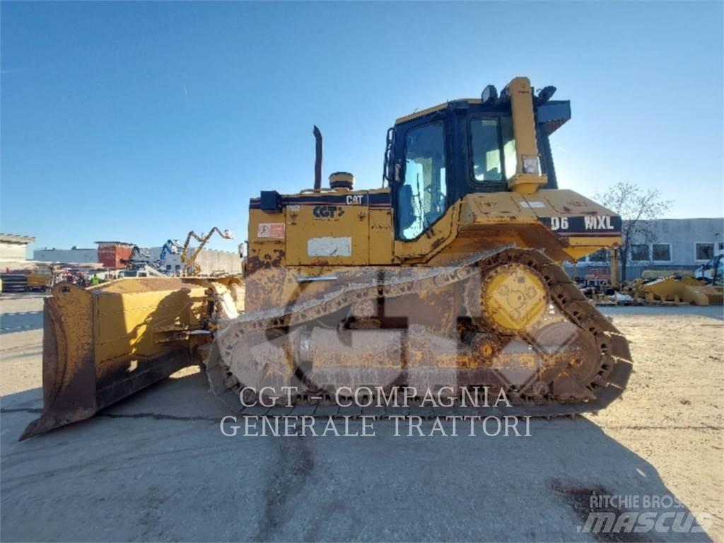 CAT D6M Buldožeri guseničari