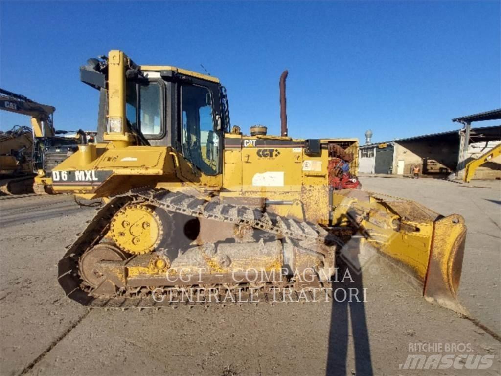 CAT D6M Buldožeri guseničari