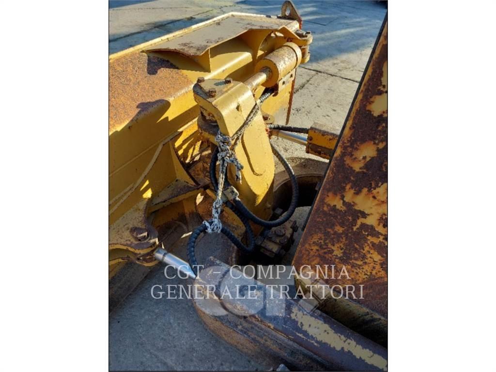 CAT D6M Buldožeri guseničari