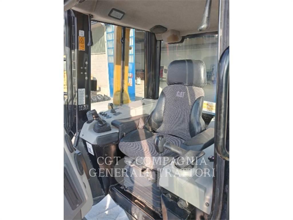 CAT D6N Buldožeri guseničari