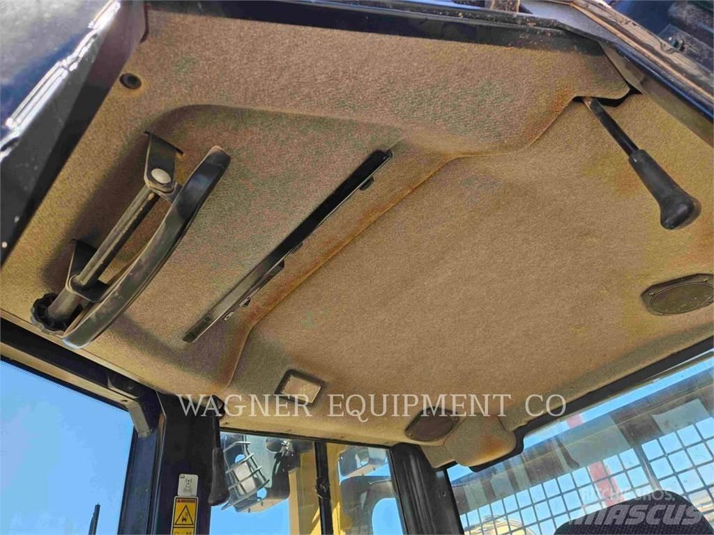CAT D6N XL Buldožeri guseničari