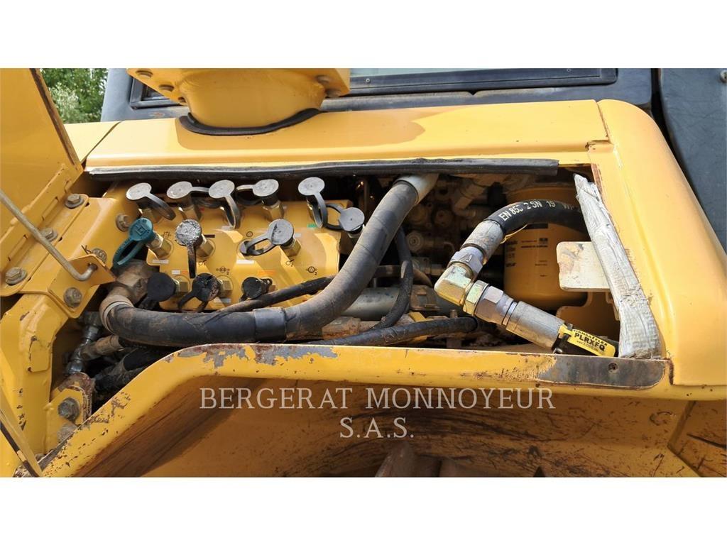 CAT D6NXL Buldožeri guseničari