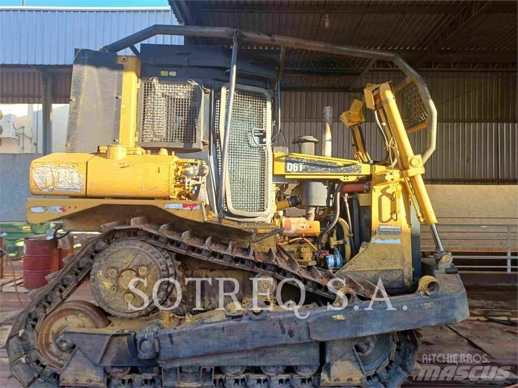 CAT D6T Buldožeri guseničari