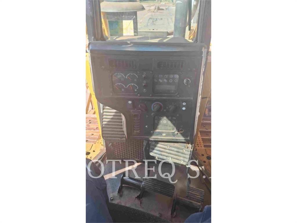 CAT D6T Buldožeri guseničari