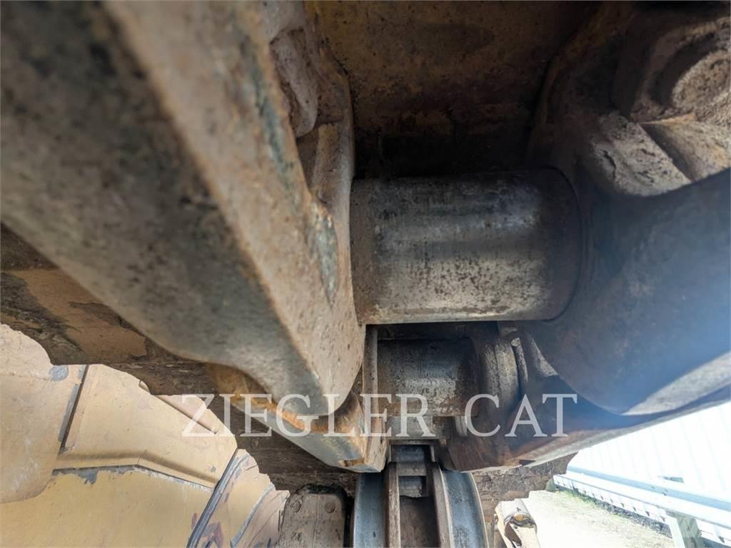 CAT D6T Buldožeri guseničari