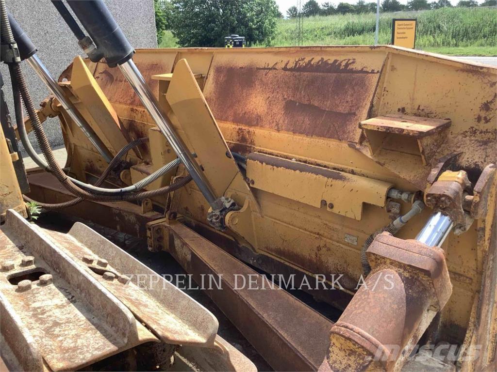 CAT D6T Buldožeri guseničari