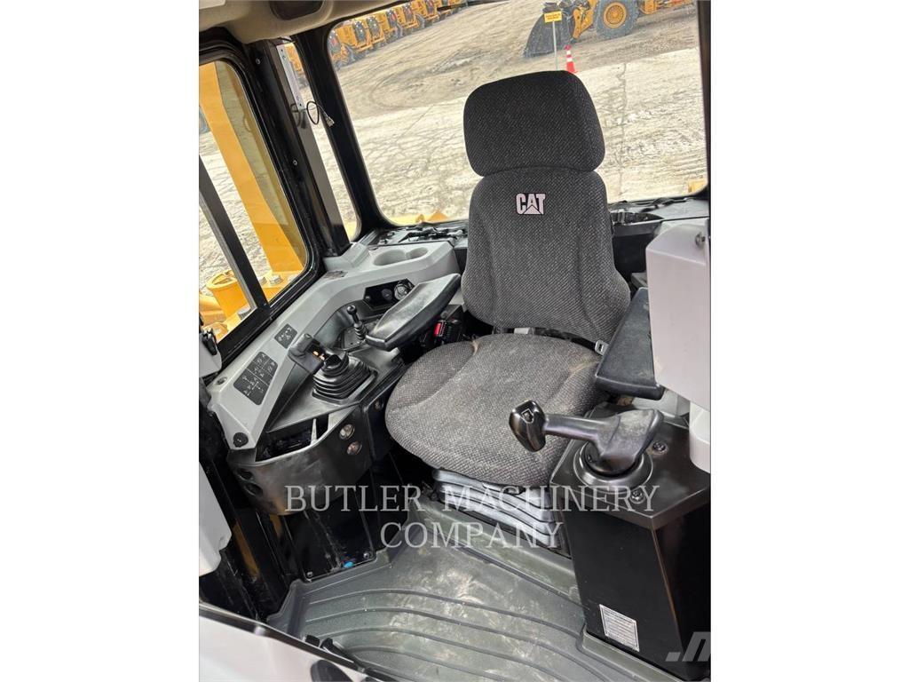 CAT D6T Buldožeri guseničari