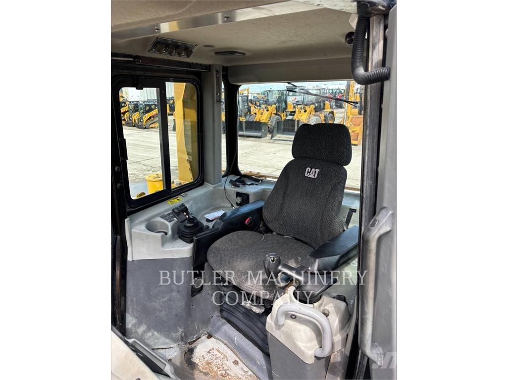 CAT D6T Buldožeri guseničari