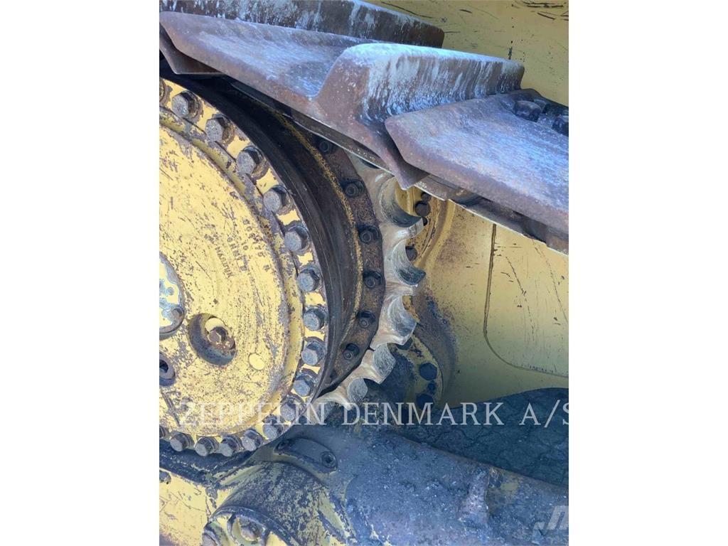 CAT D6T Buldožeri guseničari