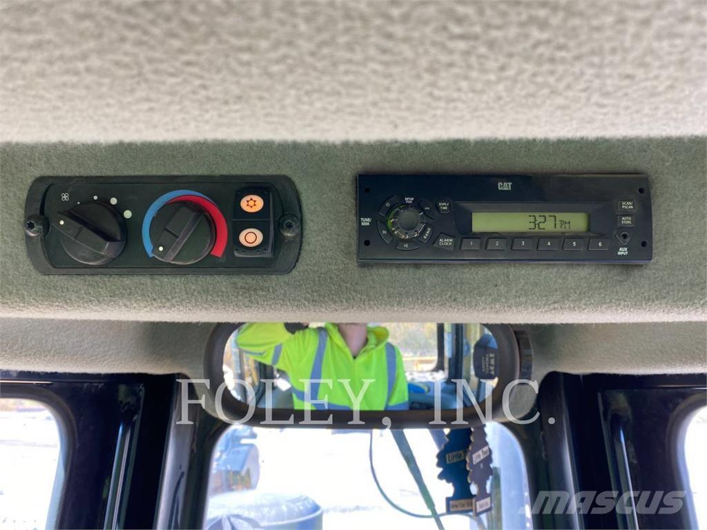 CAT D6T Buldožeri guseničari