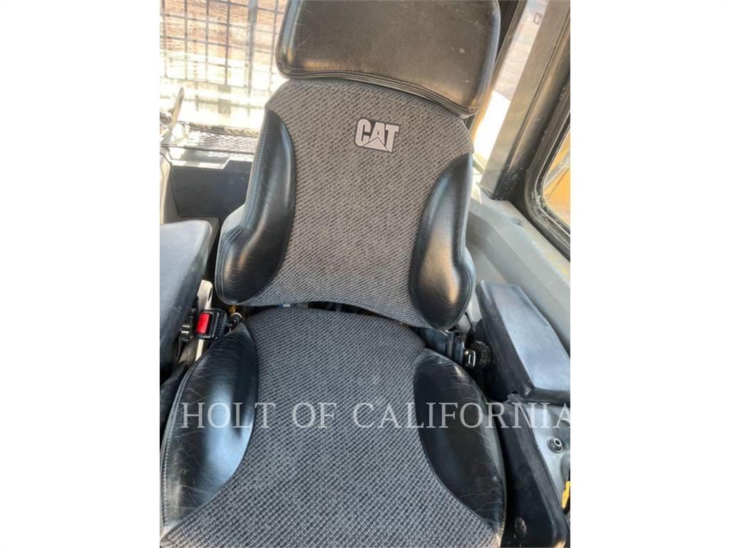 CAT D6T LGP Buldožeri guseničari