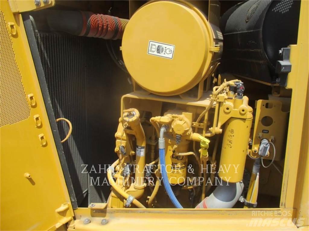 CAT D8T Buldožeri guseničari