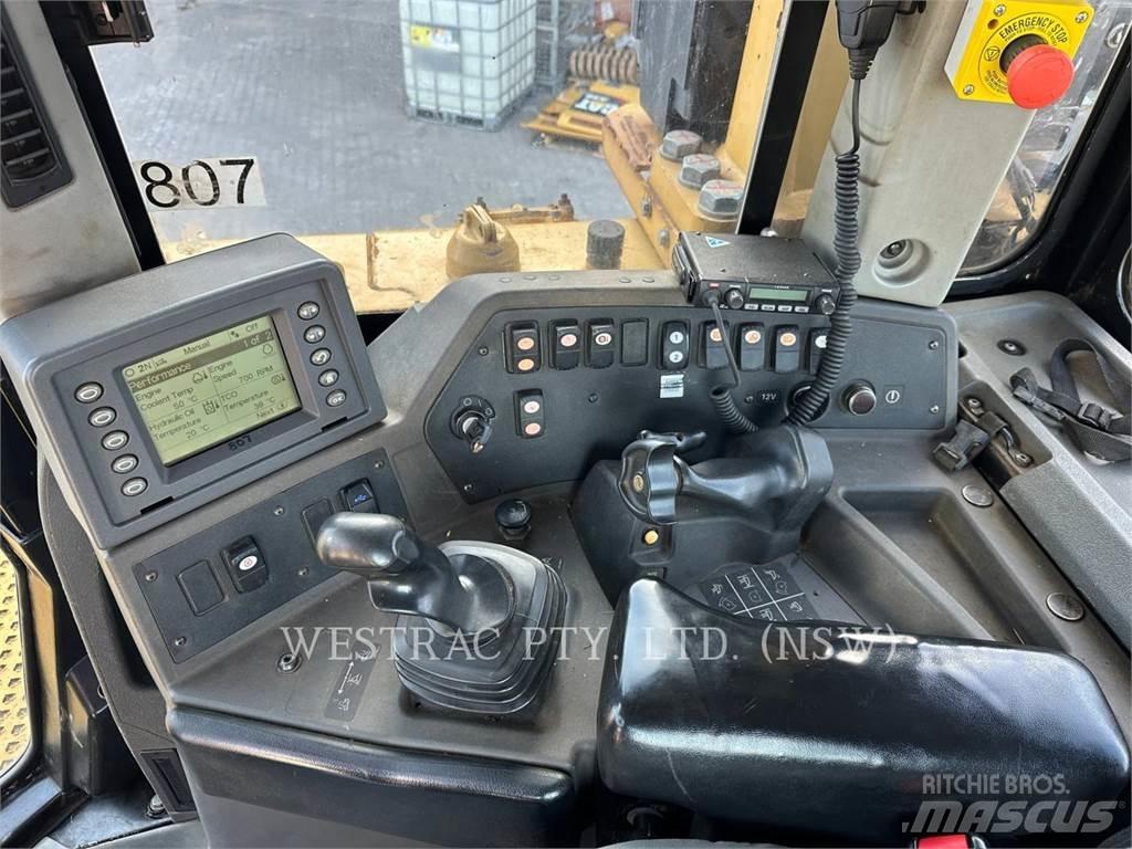 CAT D8T Buldožeri guseničari