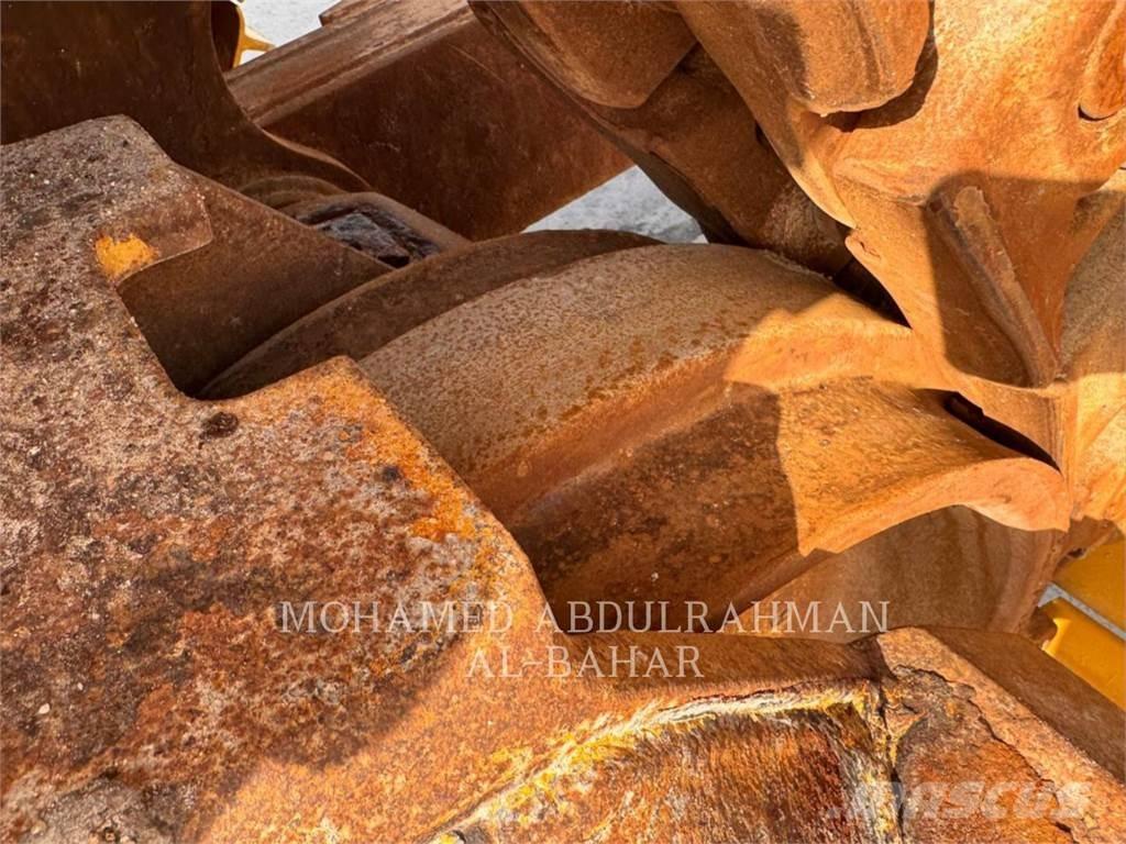 CAT D8T Buldožeri guseničari