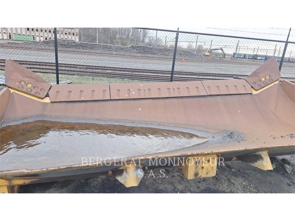 CAT D8T Buldožeri guseničari