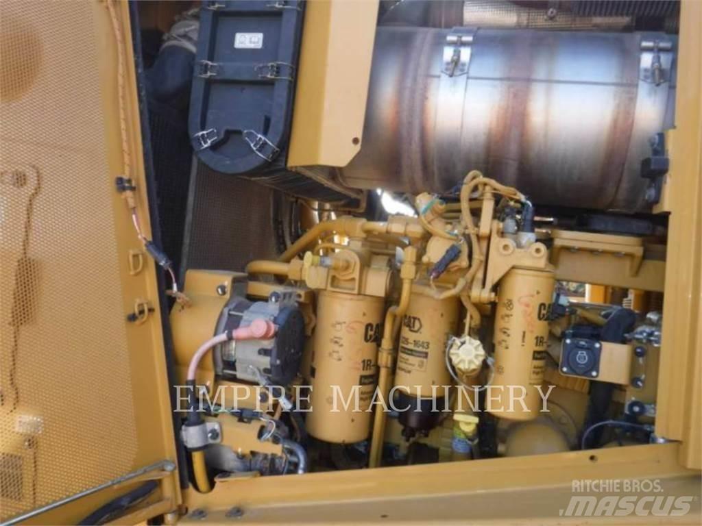 CAT D8T Buldožeri guseničari