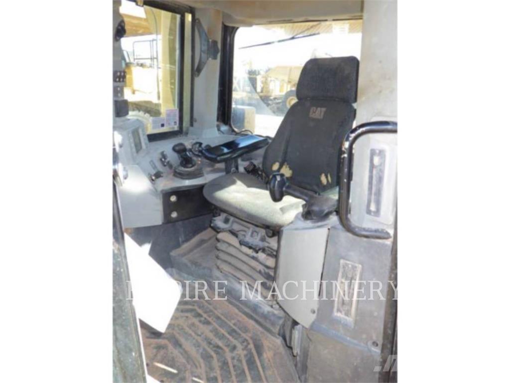 CAT D8T Buldožeri guseničari