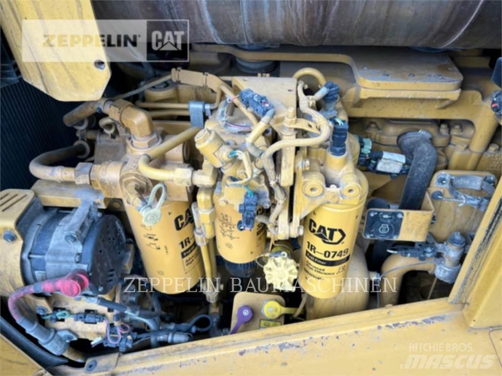 CAT D8T Buldožeri guseničari