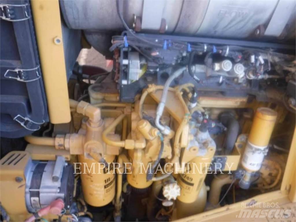 CAT D8T Buldožeri guseničari