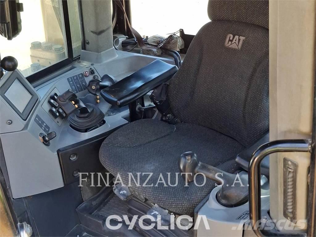 CAT D8T Buldožeri guseničari