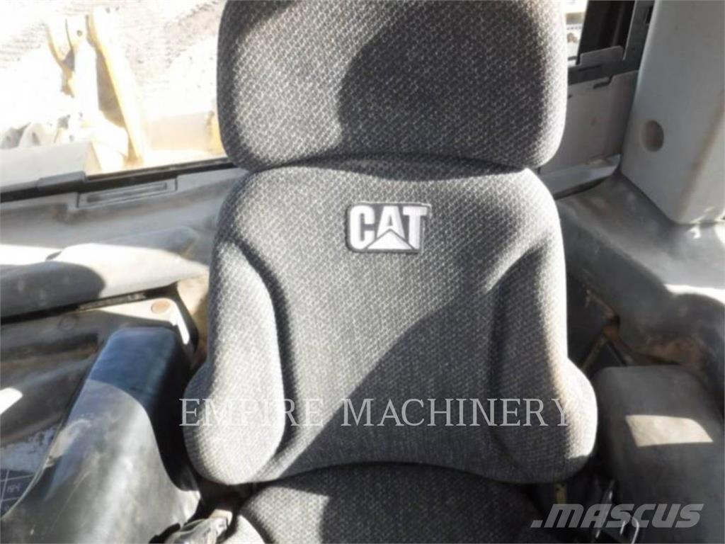 CAT D8T Buldožeri guseničari