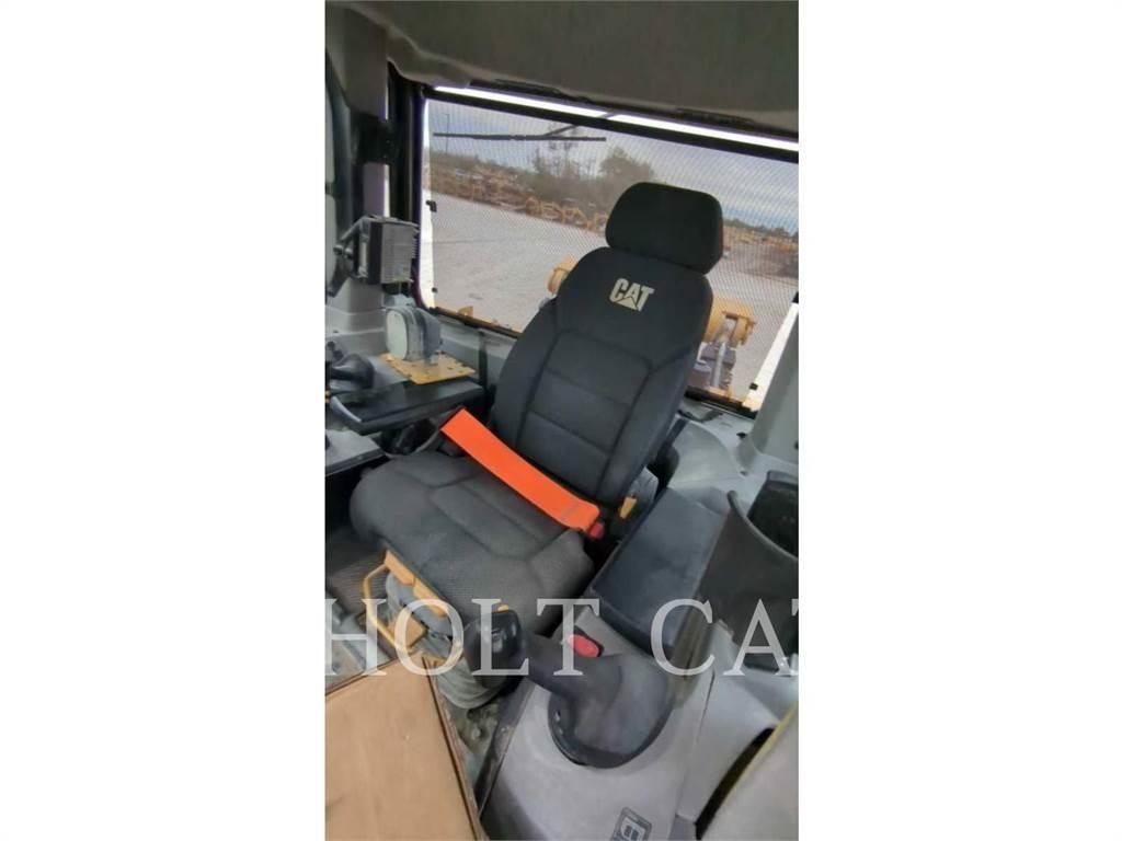 CAT D9 Buldožeri guseničari