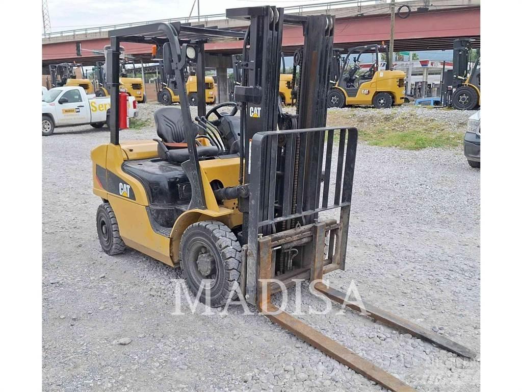 CAT LIFT TRUCKS DP25NM5 Dizelski viljuškari