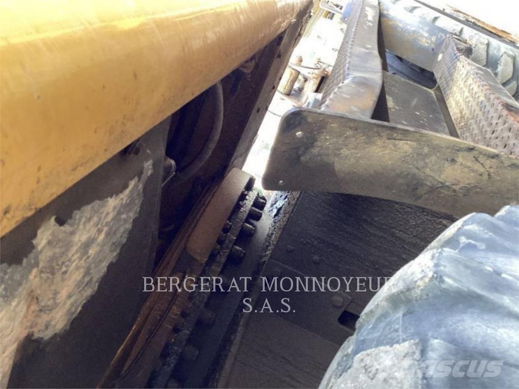 CAT M316D Bageri točkaši