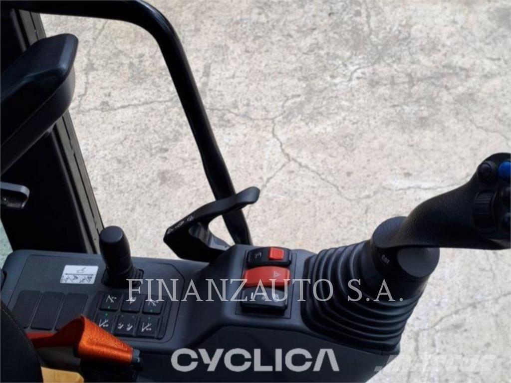 CAT M318 Bageri točkaši