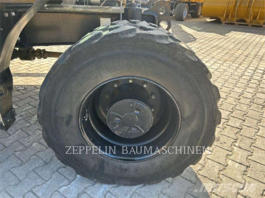 CAT M318-07A Bageri točkaši