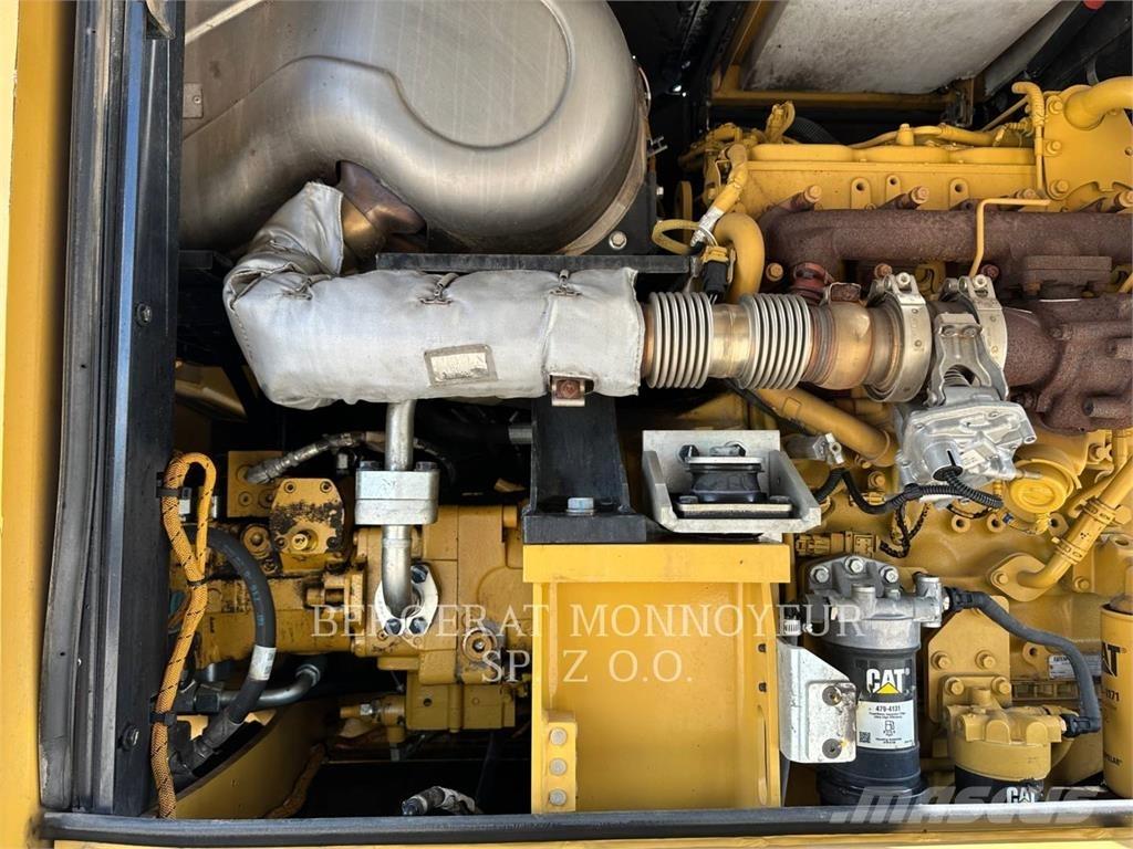 CAT M318F Bageri točkaši